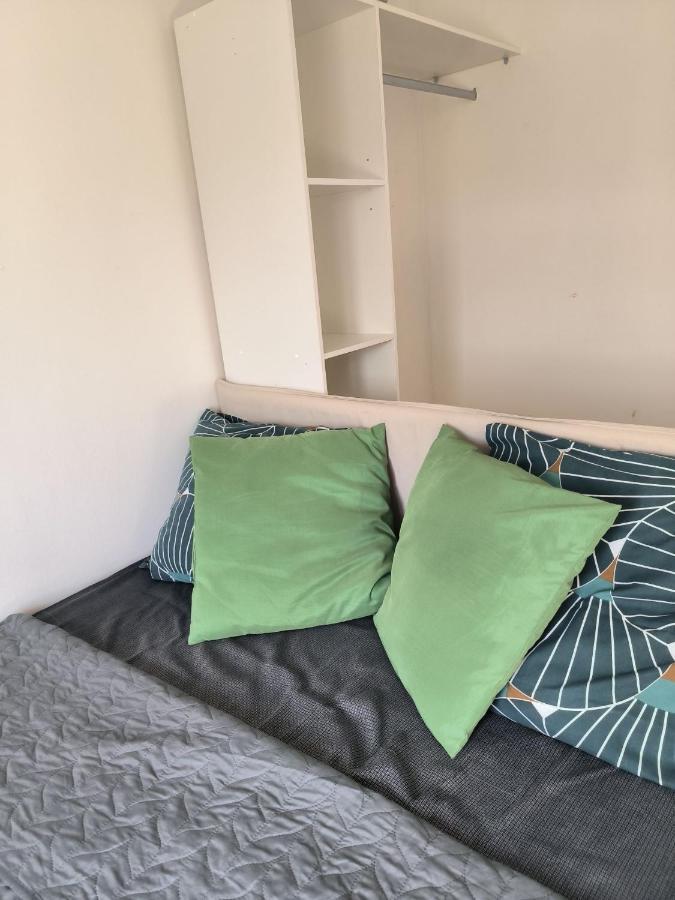 3 Hebergements - Au 1Er Etage 1 Appartement 2 Pieces Et Au 2Eme Etage Un Logement De 2 Chambres Louees Separement Avec Coin Cuisine Et Toilettes A Partager- Dans Pavillon Au Pied Du Rer B A 5 Minutes De Paris Et 30 Mn Stade De France 卡尚 外观 照片