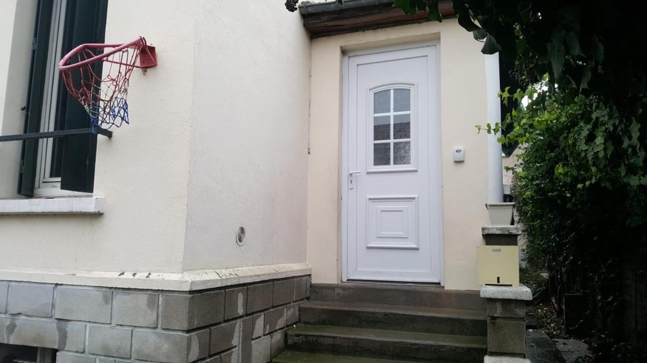 3 Hebergements - Au 1Er Etage 1 Appartement 2 Pieces Et Au 2Eme Etage Un Logement De 2 Chambres Louees Separement Avec Coin Cuisine Et Toilettes A Partager- Dans Pavillon Au Pied Du Rer B A 5 Minutes De Paris Et 30 Mn Stade De France 卡尚 外观 照片