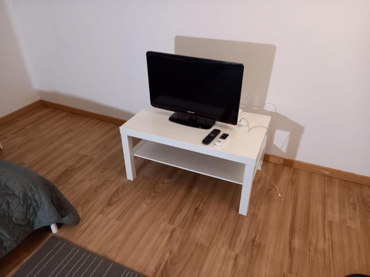 3 Hebergements - Au 1Er Etage 1 Appartement 2 Pieces Et Au 2Eme Etage Un Logement De 2 Chambres Louees Separement Avec Coin Cuisine Et Toilettes A Partager- Dans Pavillon Au Pied Du Rer B A 5 Minutes De Paris Et 30 Mn Stade De France 卡尚 外观 照片