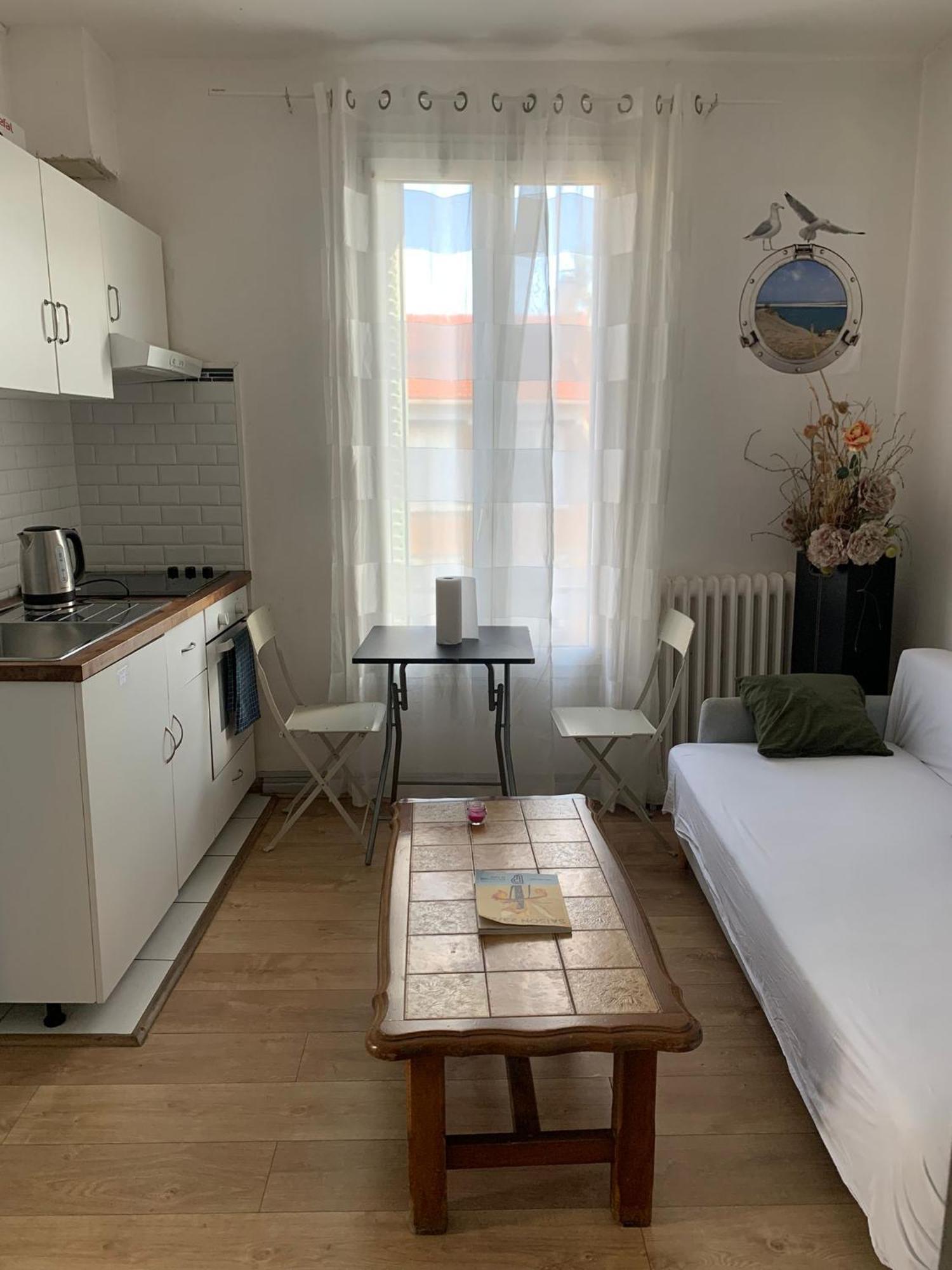 3 Hebergements - Au 1Er Etage 1 Appartement 2 Pieces Et Au 2Eme Etage Un Logement De 2 Chambres Louees Separement Avec Coin Cuisine Et Toilettes A Partager- Dans Pavillon Au Pied Du Rer B A 5 Minutes De Paris Et 30 Mn Stade De France 卡尚 外观 照片